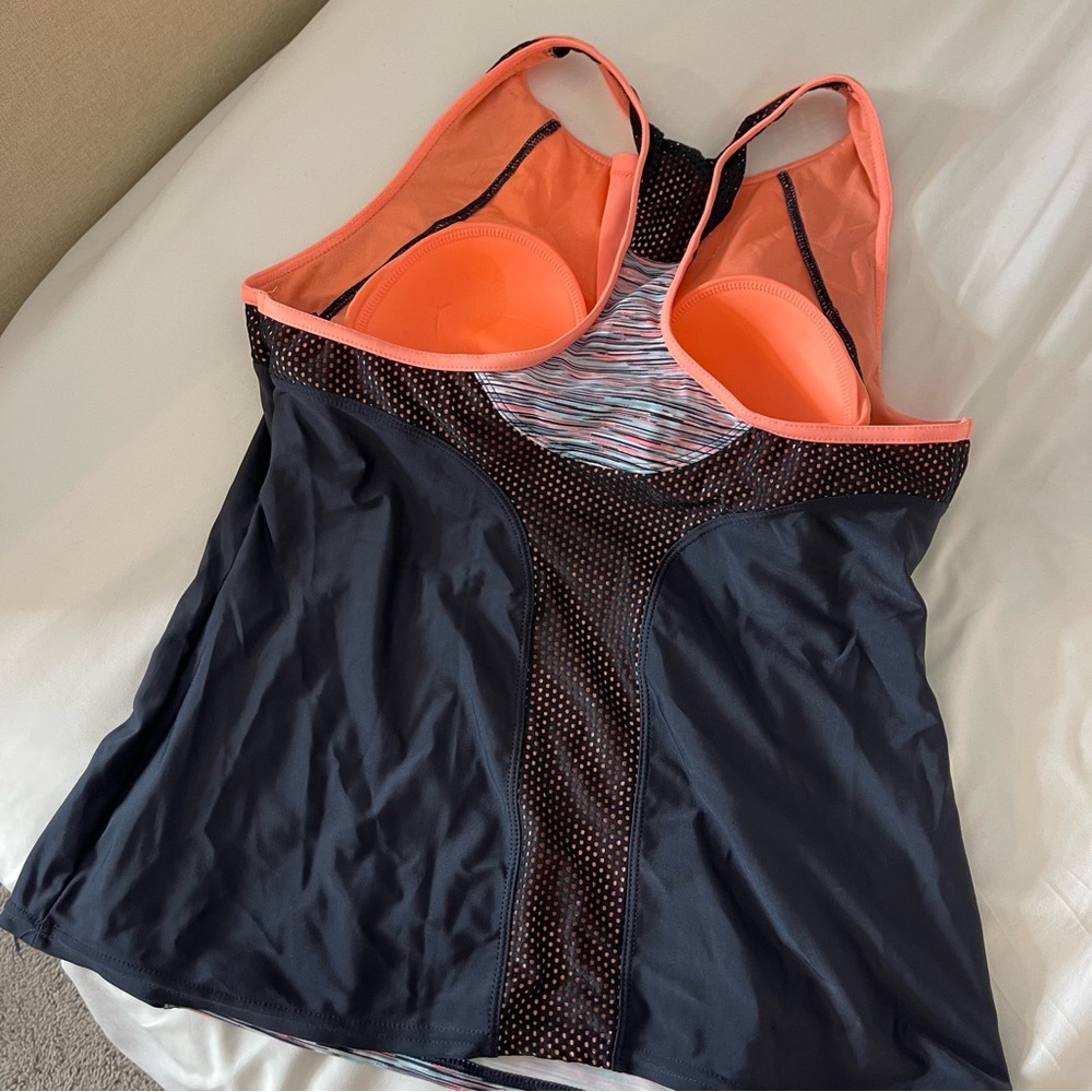 Workout Top - Picture 4 of 4